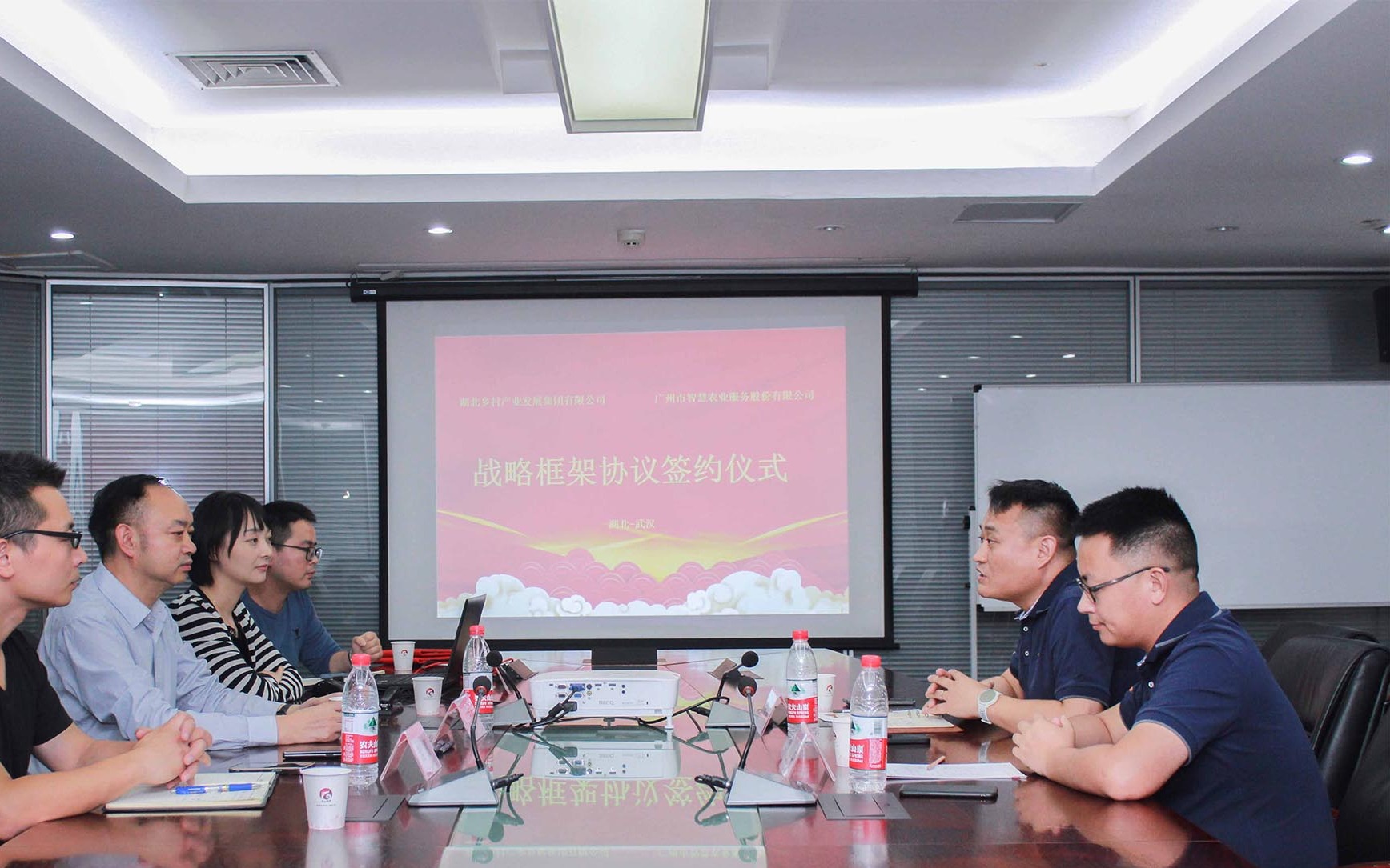 今年会jinnianhui官方网站与湖北乡村产业集团签署战略合作框架协议